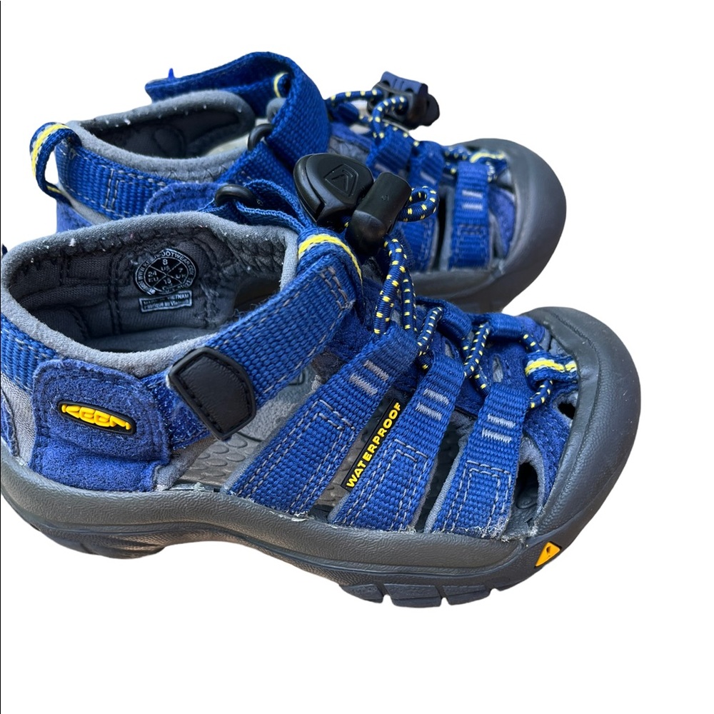 Keen Waterproof Size 8